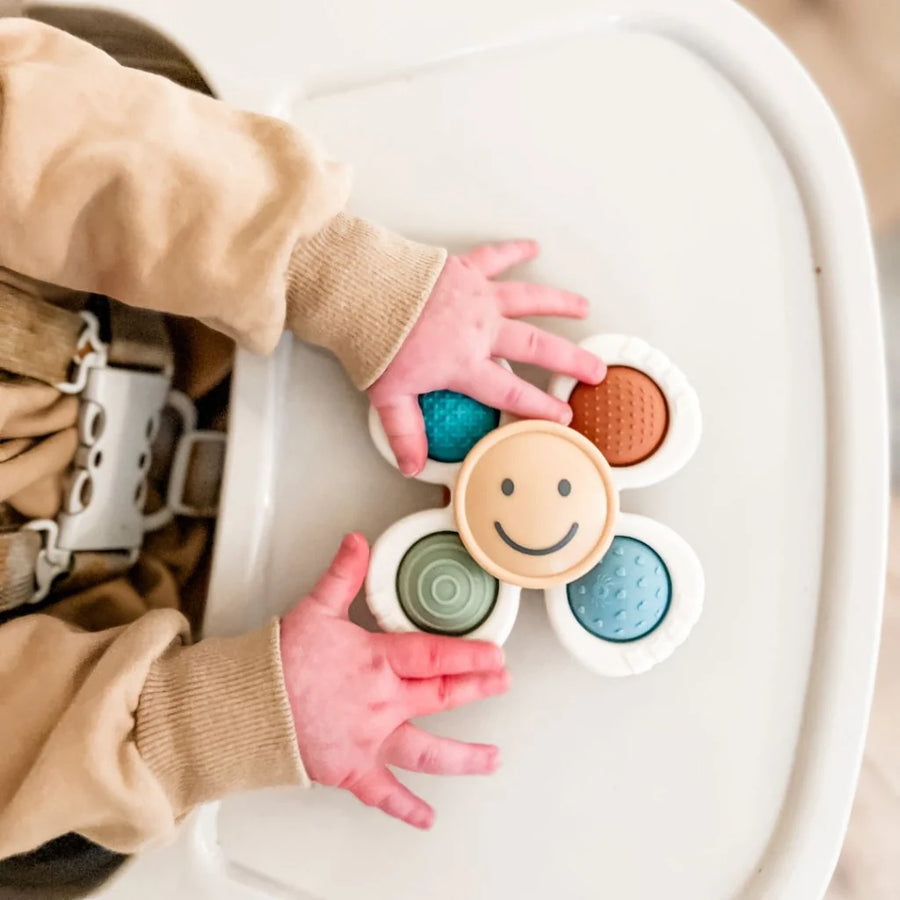 Itzy Pop & Whirl Fidget Bath + Travel Toy