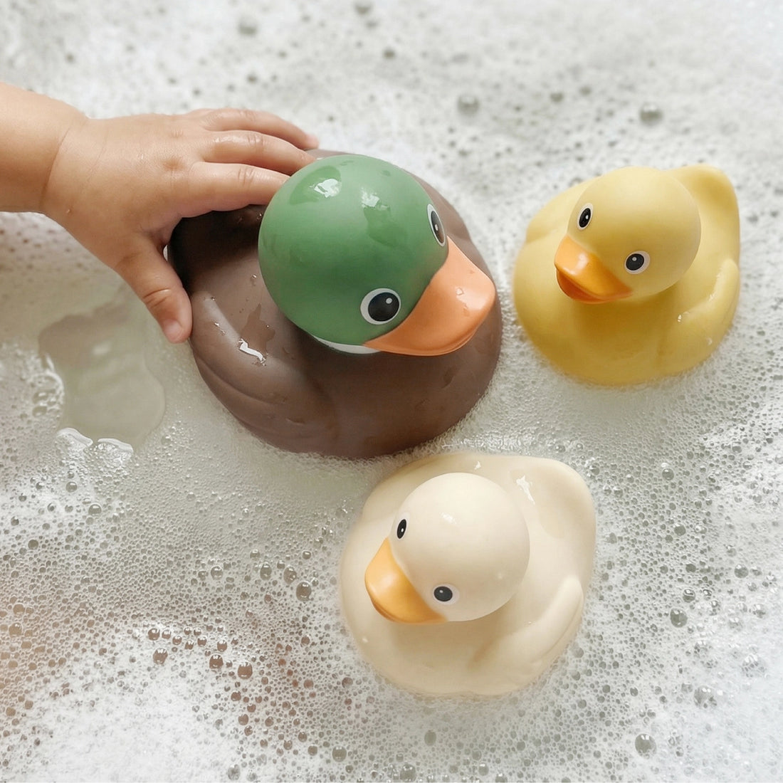 Itzy Ducky Family Bath Toy